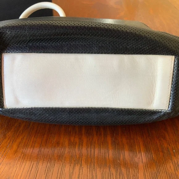 CHANEL PERFORATED KISS TOP CLOSURE BOW BLACK HANDBAG - Picture 5 of 14